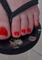 ATK Galleria: Alice March (Alice March Spreads Her Beautiful Toes)