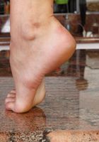 ATK Galleria: Anna Morna (Fit babe Anna teases with her feet in this foot fetish set.)