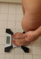 ATK Exotics: Emily Benjamins (Emily Benjamins gets measured before her bath)