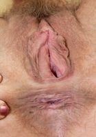 ATK Natural & Hairy: Heidi Hanson (Hairy MILF Heidi spreads her ass)