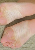 ATK Archives: Katerine Moss (Katerine Moss spreads her pussy.)