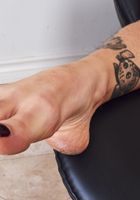 ATK Natural & Hairy: Mi Ha Doan (Mi Ha Doan Strip and Expose)