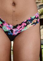 ATK Exotics: Aubrey Rain (Ebony Aubrey spreads her pussy)