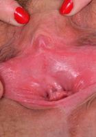 ATK Natural & Hairy: Nickey Huntsman (Nickey pulls off her shorts and gapes her hairy pink pussy.)