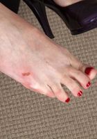 ATK Natural & Hairy: Rose Valentina (Hairy MILF Rose spreads her bush)