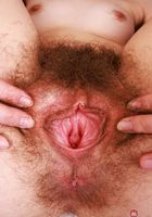 Sia Wood Smiling and Spreads her Bush, Sia Wood (sia004) ATK Petites: Sia Wood (Sia Wood Smiling and Spreads her Bush)