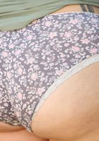 ATK Natural & Hairy: Suzie (Curvaceous babe Suzi plays naked on the swing)